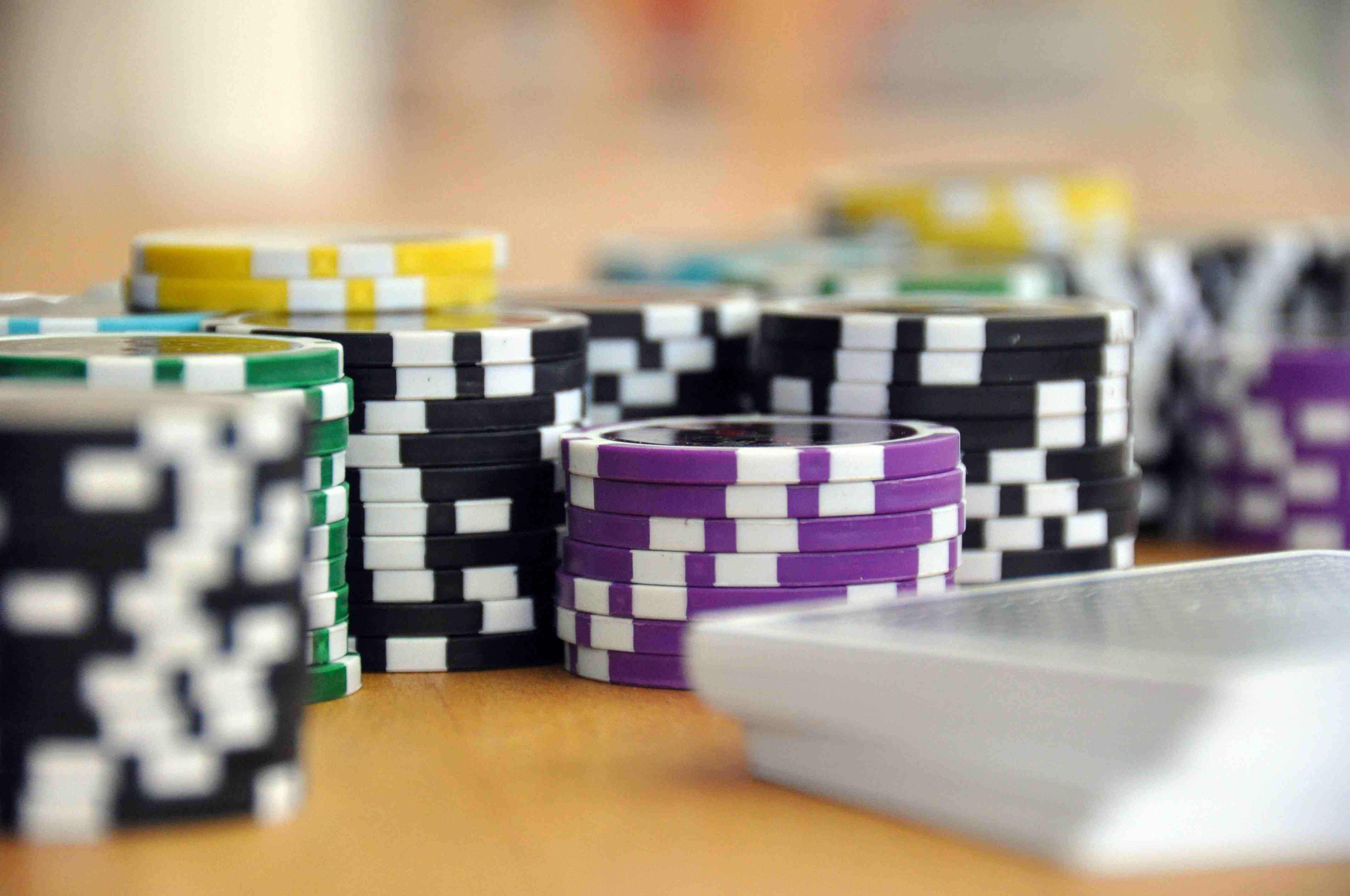 Người chơi theo dõi bàn baccarat live trên điện thoại tại 88t
